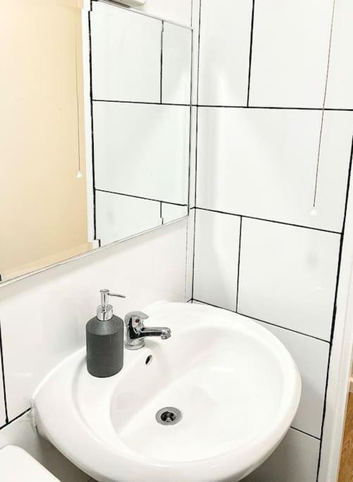 Gorgeous Flat 10 Min Walk To Stadium Free Parking London Eksteriør billede