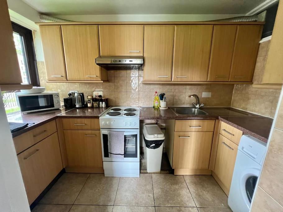 Gorgeous Flat 10 Min Walk To Stadium Free Parking London Eksteriør billede